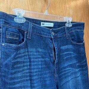 Levi’s woman’s mid rise skinny jeans